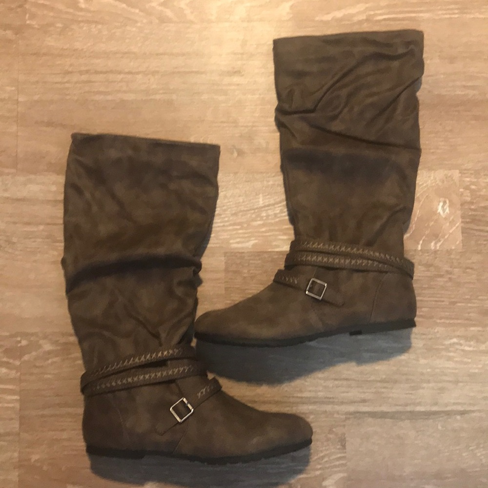 Brand new size 10 boots!